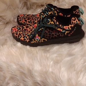 Ariat 8.5 shoes new no box